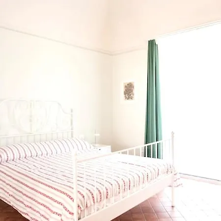 Comfortable House In With Parking Included *