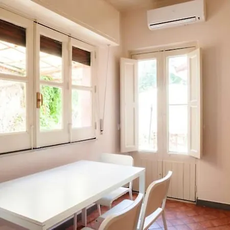 Holiday home Comfortable House In With Parking Included